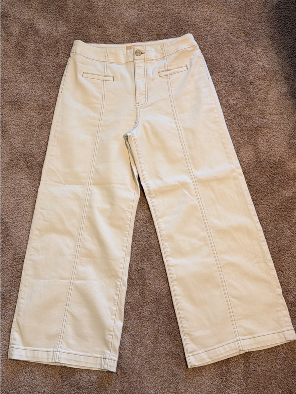 Kut from the Kloth Wide Leg Cream Jeans. Size 10. Like new